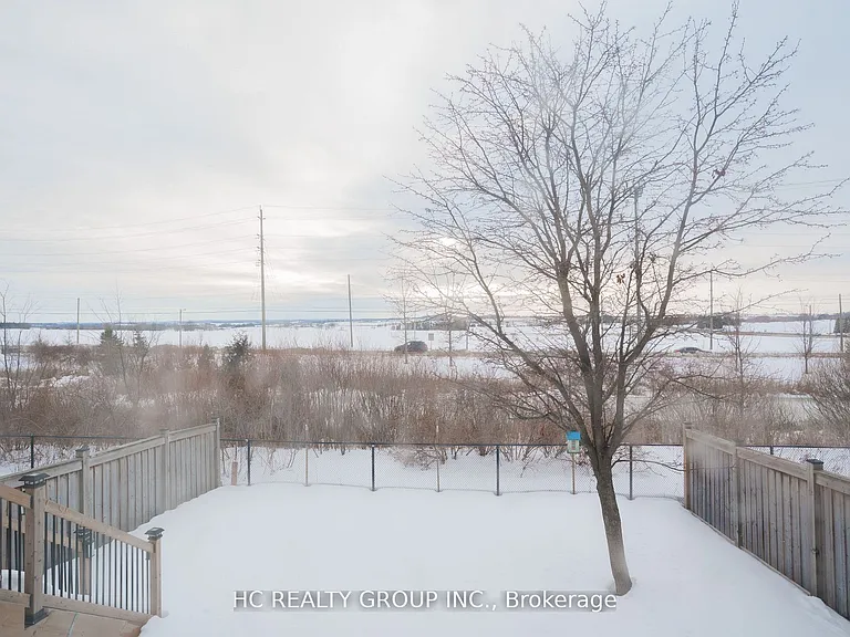 215 Armstrong Cres — Photo 33