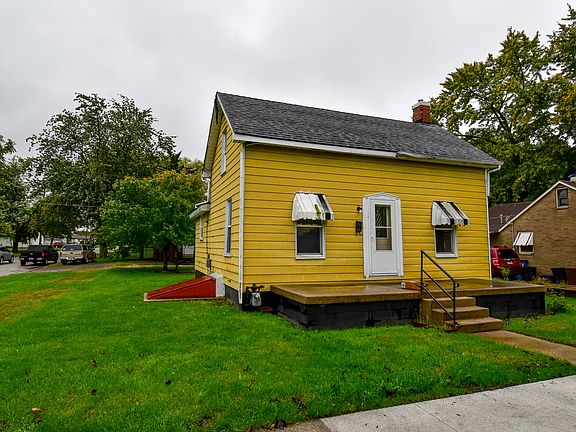 3rd image of 702 W Grant Ave