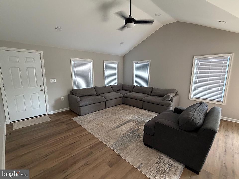1st image of 715 Fernhill Rd