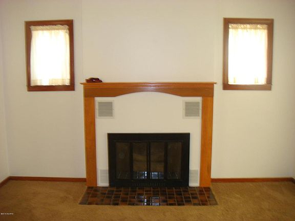 4th image of 344 Searles Ave
