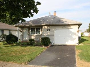 8 Elevthera St, Toms River, NJ 08757