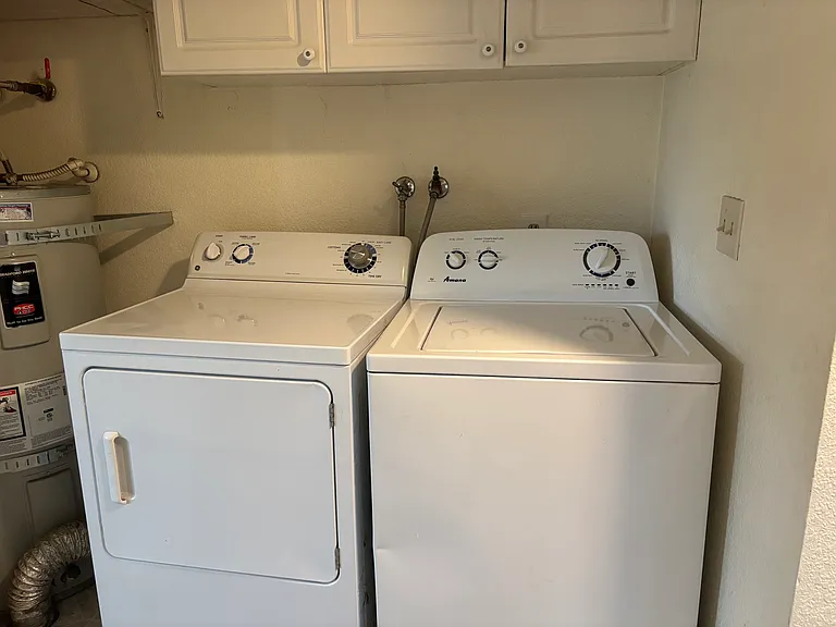 702 Salzburg Ln SE — Photo 6