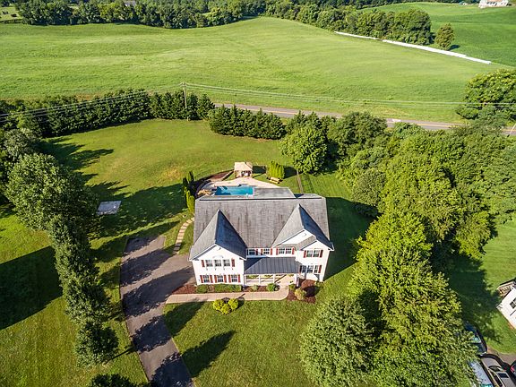 2nd image of 4006 Stratford Dr