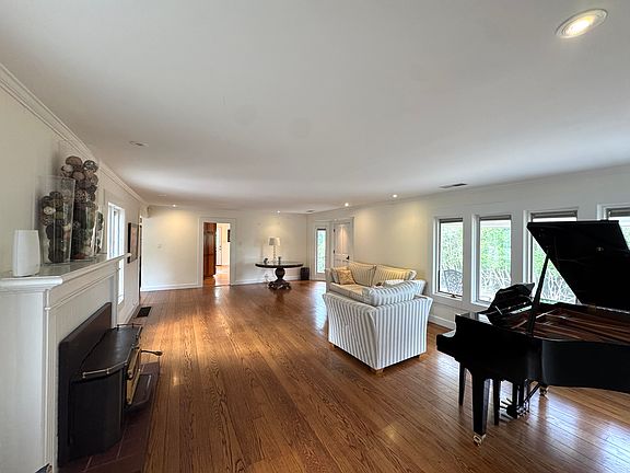 2nd image of 87 Tara Rd