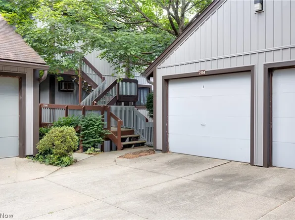 2194 Pinebrook Trl, Cuyahoga Falls, OH 44223