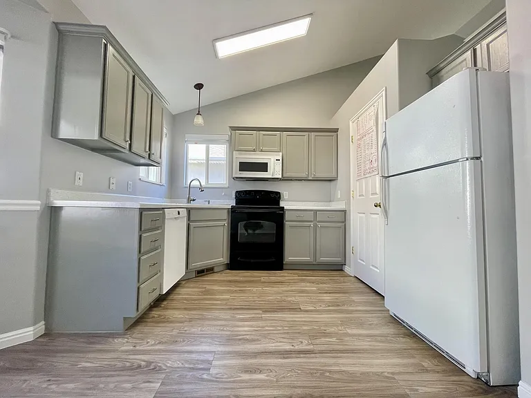 1201 E Parkstone Dr — Photo 5