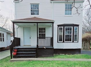 970 Pembrook Rd, Cleveland Heights, OH 44121