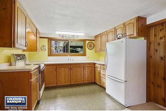 Kitchen w/Appliances Included.