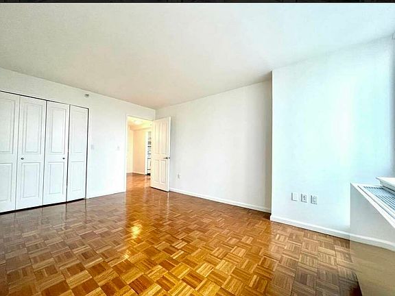 2nd image of 325 W 43rd St #18D