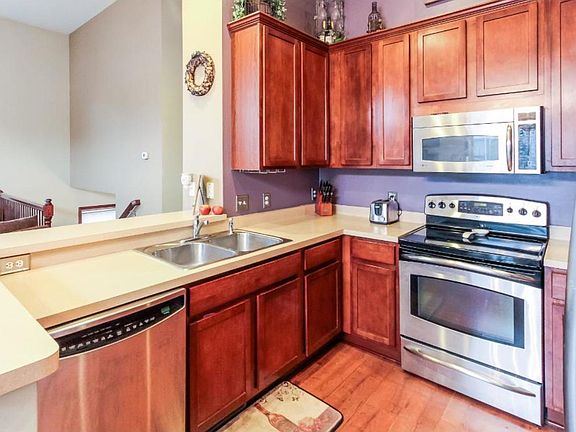 4th image of 15432 Foster Dr N