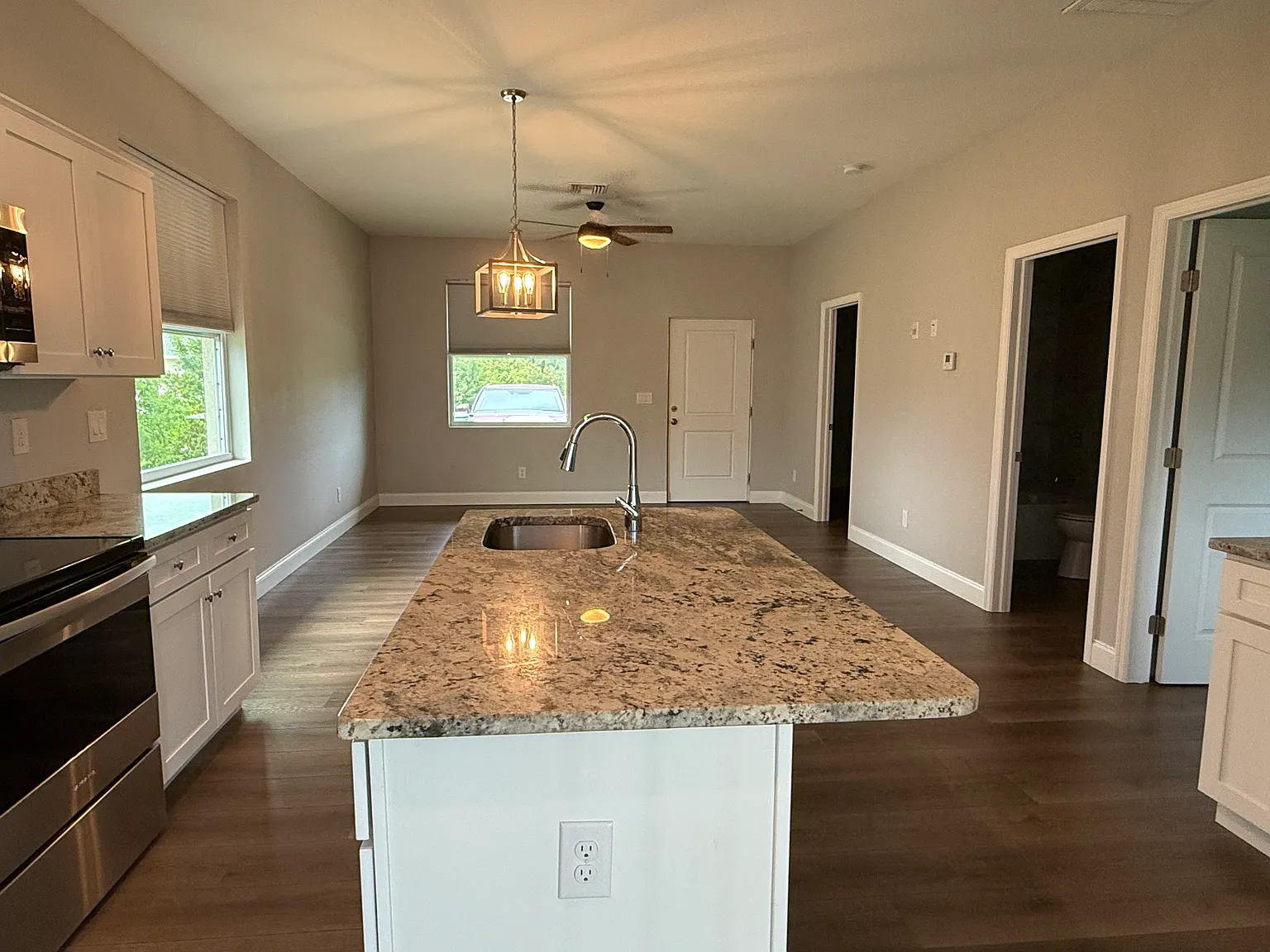 2 bed, 932 sqft, $1,600 — Photo 2