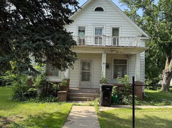 203 E 2nd St, Marion, SD 57043