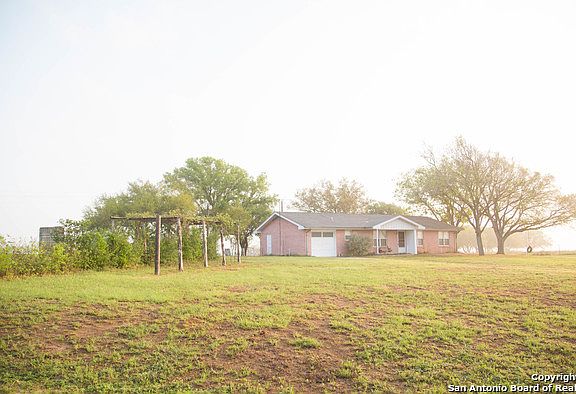 3rd image of 902 County Road 150