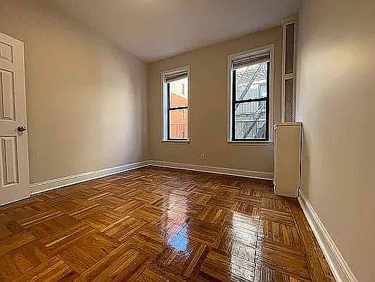 5th image of 3058 34th St APT 1E