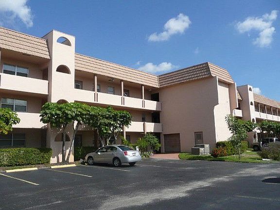 2nd image of 7991 N Sunrise Lakes Dr #305