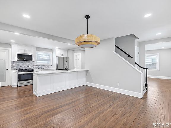 4th image of 10 Merrill Road