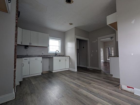 5th image of 809 Harding Ave