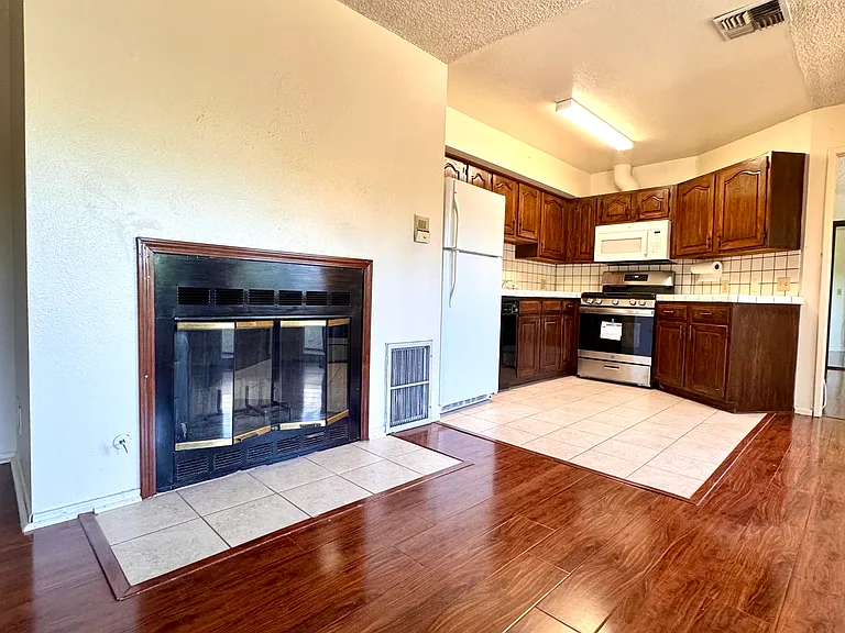 4267 Beverly Glen Blvd #203 — Photo 6