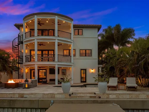 294 115th Ave, Treasure Island, FL 33706