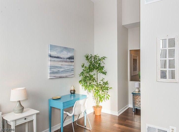 1st image of 15 Glenridge Ave APT 24