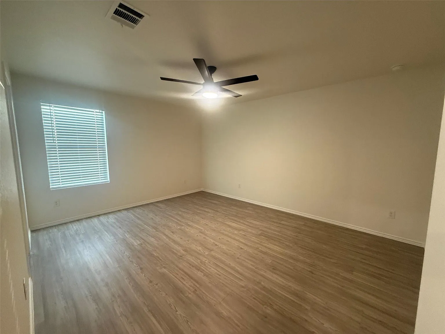 3 bed, 2.0 bath, 1266 sqft, $1,675 — Photo 2