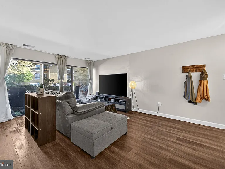 517 Florida Ave #T4 — Photo 7