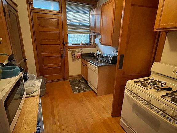 5th image of 3759 N Lakewood Ave Rear 3