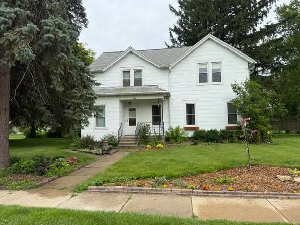 468 River Rd, Columbus, WI 53925