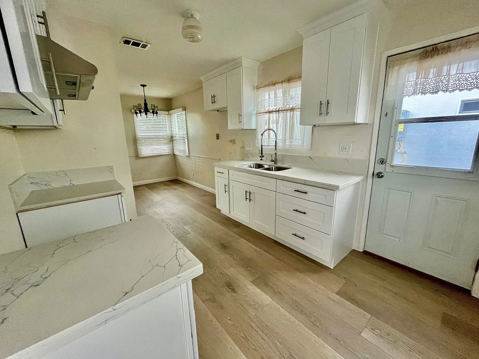 3 bed, 1.5 bath, 1168 sqft, $3,900 — Photo 4