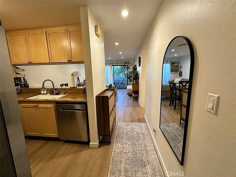10149 Commerce Ave — Photo 11