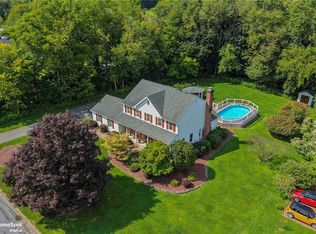 204 Fence Row Dr, Nazareth, PA 18064