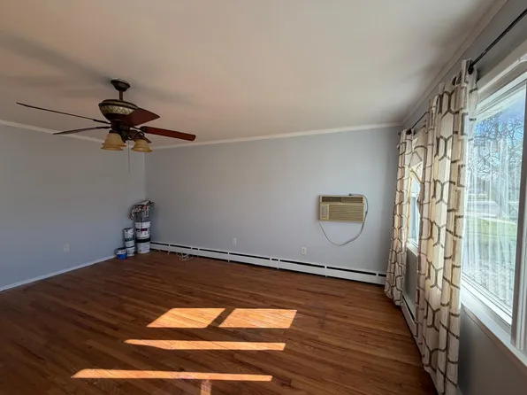 (undisclosed Address), Amityville, NY 11701