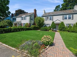 15 Travers St, Manhasset, NY 11030