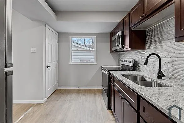 3 bed, 924 sqft, $1,700 — Photo 3