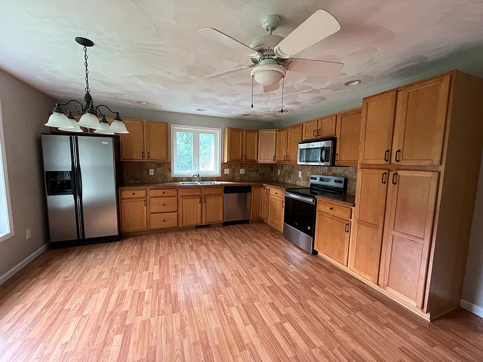 24 Roberts Ave