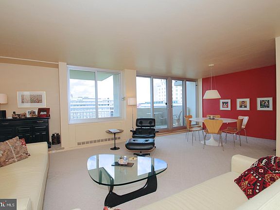 5th image of 604-36 S Washington Sq APT 1716