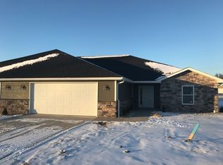 1323 Stone Crk, Quincy, IL 62305