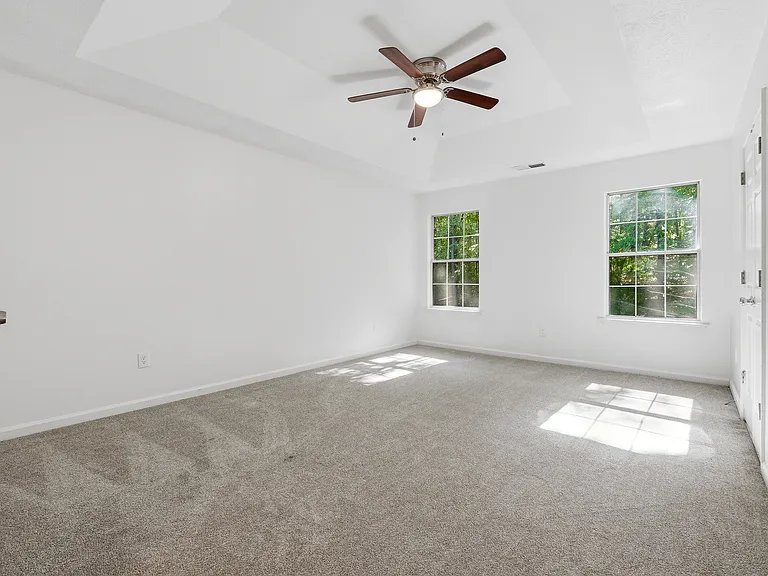 1369 Lamont Dr SW — Photo 17