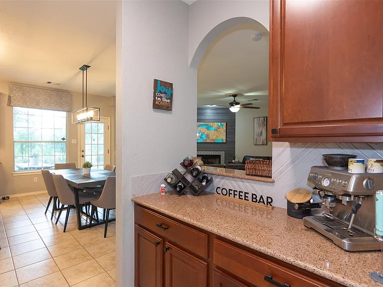 11004 Quarry Oaks Trl — Photo 5