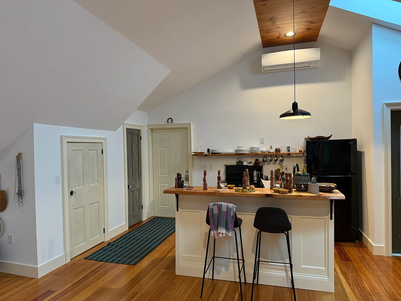 Studio, 954 sqft, $1,900 — Photo 3