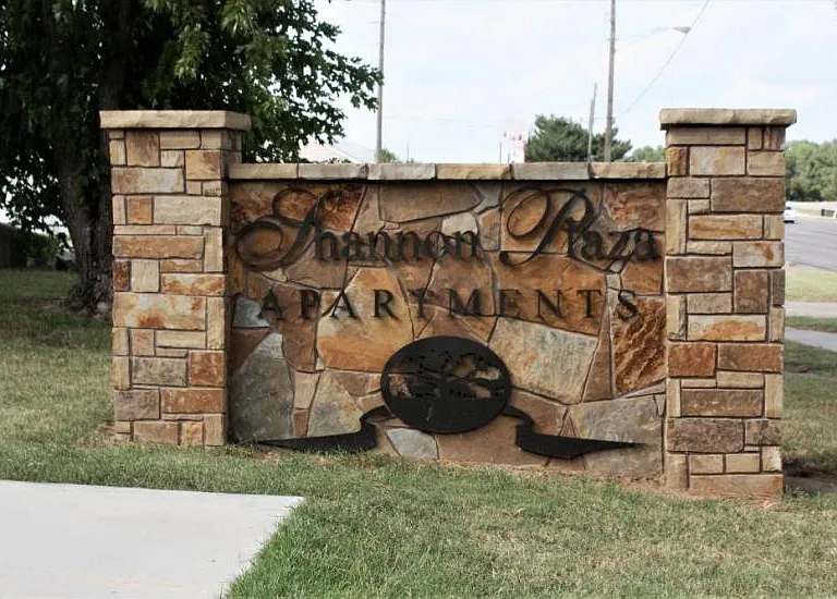 Shannon Plaza Apartments — Photo 1