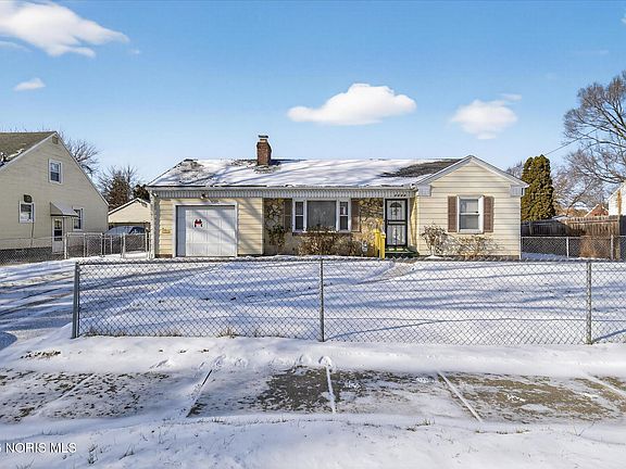3rd image of 3333 Beaumont Dr