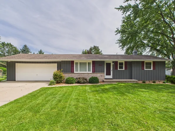 910 Velsen Rd, Green Bay, WI 54313