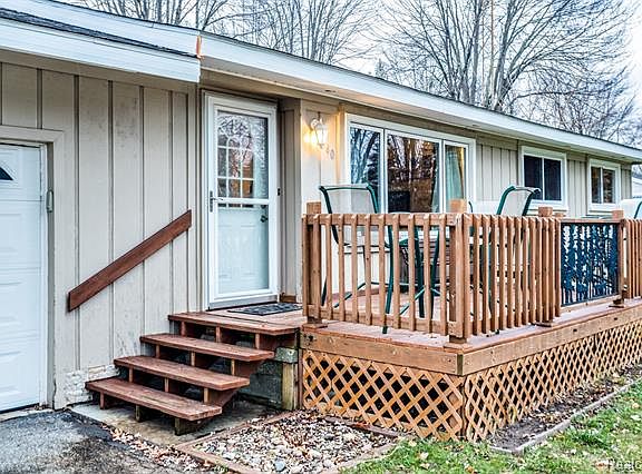 3rd image of 340 Cardinal Dr