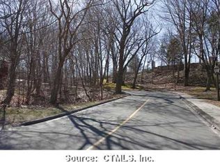 17 Charlton Hill Rd, Hamden, CT 06518