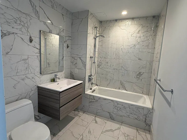 131-01 40th Rd #Penthouse 2P — Photo 14
