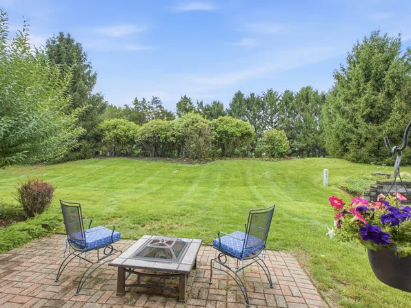 6055 Boulder Ct, Columbus, IN 47201