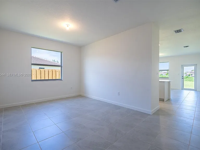 2978 SE 25th Ave — Photo 3