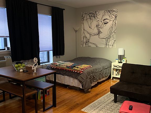 2nd image of 2115 N Sedgwick St #0B-1Ba-450Sqft