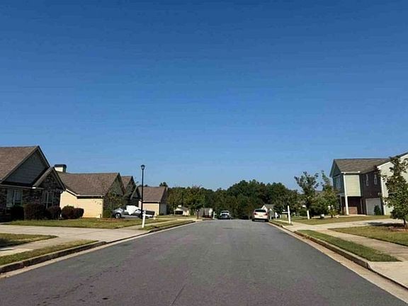 Exterior Neighborhood (street photo)